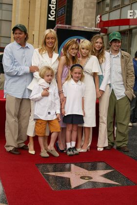 THE OLSEN TWINS RECEIVE A STAR ON THE HOLLYWOOD WALK OF FAME, LOS ANGELES, AMERICA - 29 APR 2004