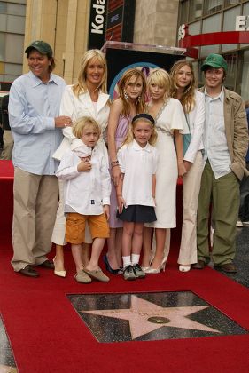 THE OLSEN TWINS RECEIVE A STAR ON THE HOLLYWOOD WALK OF FAME, LOS ANGELES, AMERICA - 29 APR 2004