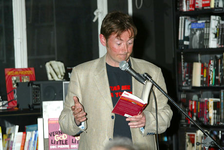 DBC PIERRE READING FROM HIS BOOK 'VERNON GOD LITTLE', WATERSTONES, PICCADILLY, LONDON, BRITAIN - 06 MAY 2004