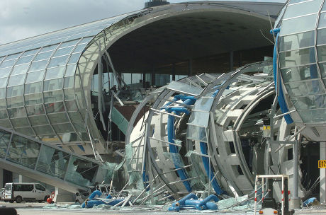 About the Charles-de-Gaulle Airport Terminal Collapse