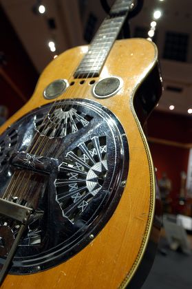 eric clapton resonator guitar