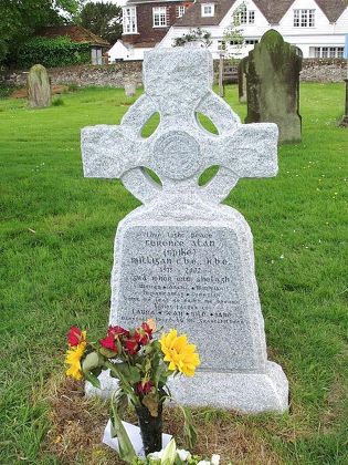 THE NEW HEADSTONE OF SPIKE MILLIGAN, ST THOMAS CHURCH, WINCHELSEA, EAST SUSSEX, BRITAIN - MAY 2004