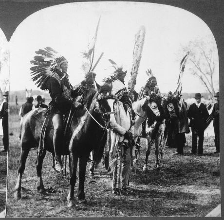 Sioux Native American Indians Traditional Headdresses Editorial Stock ...