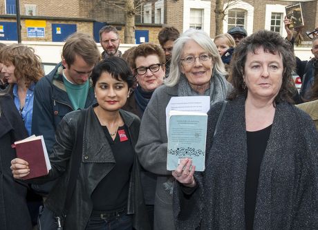 A Demonstration Outside Pentonville Prison Protesting Against The Ban On Sending Books To Prisoners. Led By The Poet Laureate Carol Ann Duffy With Vanessa Redgrave And Shami Chakrabarti. Picture David Parker 28.03.14.