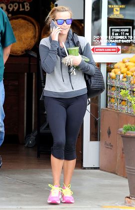Reese Witherspoon out and about, Los Angeles, America - 07 Apr 2015