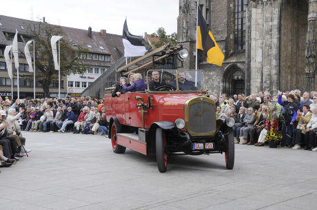 7 Parade of old automobiles Stock Pictures, Editorial Images and Stock