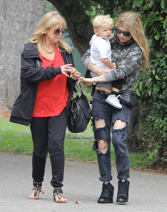 Fergie Duhamel and parents take son Axl to the park in Los Angeles, America - 17 May 2015