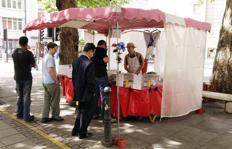 FRENCH CREPE STALL, LONDON, BRITAIN - 13 AUG 2004