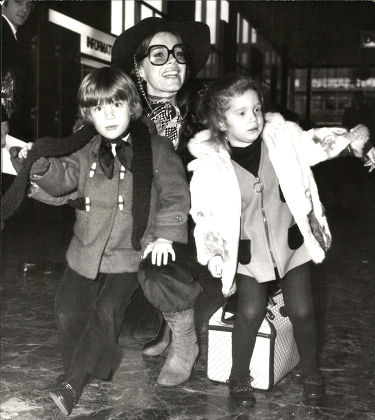 Actress Samantha Eggar With Her Children Nicolas Stern And Jenna Stern On Arrival At London Airport.