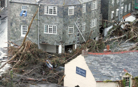 __COUNT__ AFTERMATH OF FLASH FLOODING IN BOSCASTLE, CORNWALL, BRITAIN ...