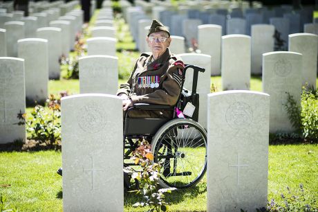 99 Year Old Ken Scott Of The Durham Light Infantry At The Bayeux Cemetery.the Service Of Remembrance At The Commonwealth War Graves Commission Cemetery In Bayeux.