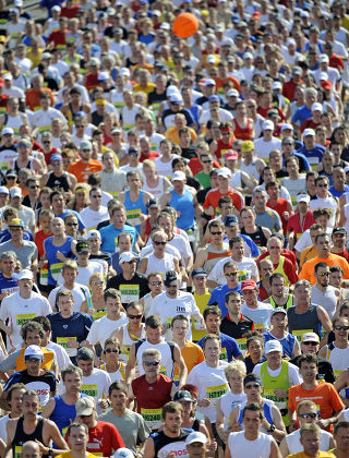 Mass Start Halfmarathon Stuttgart Badenwuerttemberg Germany Editorial