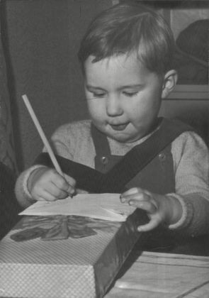 Toddler Paul Moore Writing A Christmas Message To His Mother Ellen Moore Who Recently Gave Birth To His Brother Stephen Moore After Being In A Coma. Box 0591 22062015 00038a.jpg.