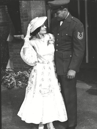 Double Amputee Margaret Guiver And George Newton On Their Wedding Day. Box 0597 25062015 00369a.jpg.
