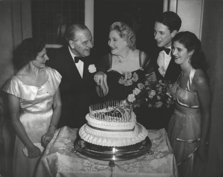 (l-r) Mrs Diana Marsden Sir & Lady Noel Curtis Bennett Thier Son Paul And Their Youngest Daughter Virginia (now Baroness Edward Falz-fein). Cutting Cake To Celebrate Lady Noel Curtis Bennett's 60th Birthday. Box 0606 13072015 00010a.jpg.