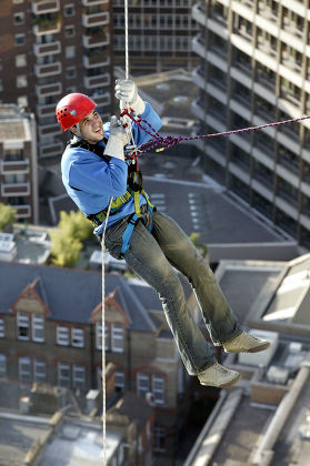 ABSEILING RECORD FOR 'GUINNESS WORLD RECORDS 50 YEARS, 50 RECORDS' TV SHOW ON ITV1, LONDON, BRITAIN - 04 SEP 2004