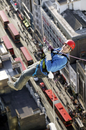 ABSEILING RECORD FOR 'GUINNESS WORLD RECORDS 50 YEARS, 50 RECORDS' TV SHOW ON ITV1, LONDON, BRITAIN - 04 SEP 2004