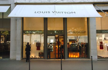 Etsuko Aratake Clutches Her Louis Vuitton Editorial Stock Photo