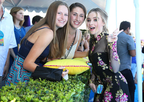 Sabrina Carpenter Fans Editorial Stock Photo - Stock Image | Shutterstock