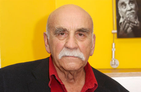 WARREN MITCHELL AT THE OXFORD PLAYHOUSE WHERE HE IS PERFORMING IN 'THE PRICE' BY ARTHUR MILLER, OXFORD, BRITAIN - 11 OCT 2004