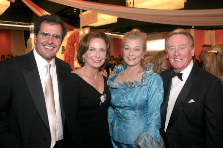 16TH ANNUAL CAROUSEL OF HOPE BALL, HILTON HOTEL, BEVERLY HILLS, AMERICA - 23 OCT 2004