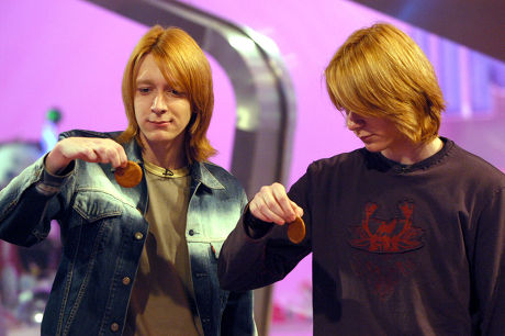 James And Oliver Phelps The Truth About Their Relationships With The Harry Potter Cast - vevi19f