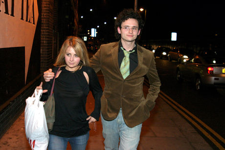 ANGELA HAZELDINE AND SAM STOCKMAN OUT AND ABOUT IN LONDON, BRITAIN - 25 NOV 2004