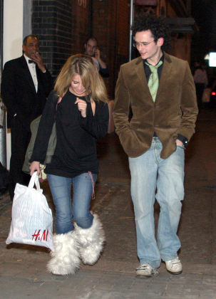 ANGELA HAZELDINE AND SAM STOCKMAN OUT AND ABOUT IN LONDON, BRITAIN - 25 NOV 2004