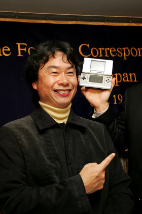 Shigeru Miyamoto Nintendo GIF - Shigeru Miyamoto Nintendo Thumbs