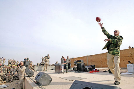 'THE LATE SHOW WITH DAVID LETTERMAN' TV SHOW, CAMP TAQADDUM, IRAQ - 24 DEC 2004