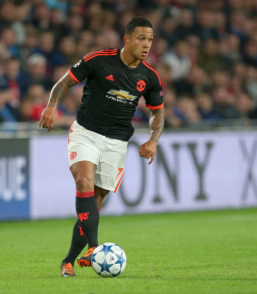 Memphis Depay without top editorial stock photo. Image of philips