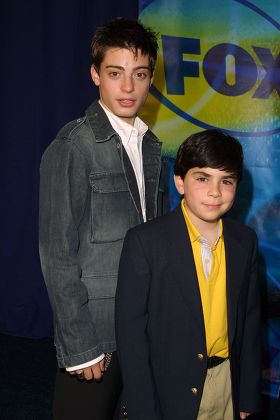 Andy Lawrence (left) and Grant Rosenmeyer ("Oliver Beene") at the FOX Televison Network 2002-2003 Upfront Presentation after-party at Pier 88 in New York City on May 16, 2002.

Manhattan, New York

Photo® Matt Baron/BEI