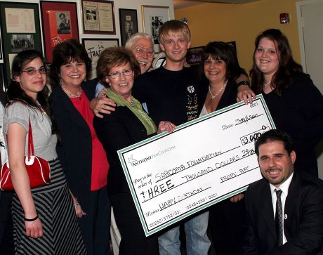 Sarcoma Foundation receives donation from Anthony Fedorov Fan Club