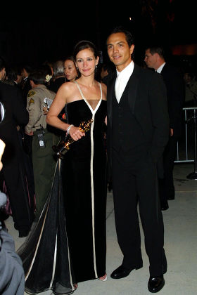 Elizabeth Hurley Pamela Anderson Redaktionelles Stockfoto – Stockbild