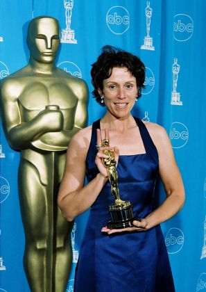 500 1997 oscars Stock Pictures, Editorial Images and Stock Photos ...