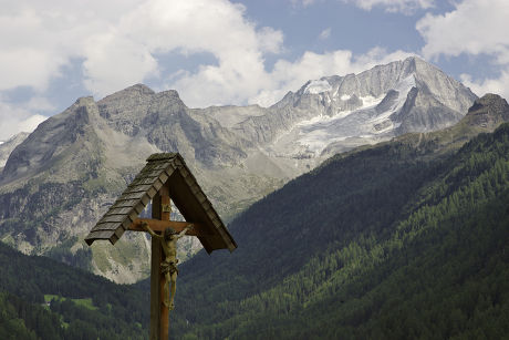 3 3237m Stock Pictures, Editorial Images and Stock Photos | Shutterstock