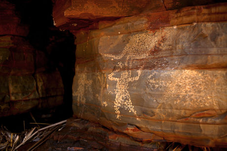 Indigenous Australian Aboriginal Rock Art Karijini Editorial Stock ...
