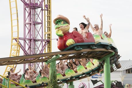 Im Genes De Naked Rollercoaster World Record Attempt At Adventure Island Southend On Sea Essex