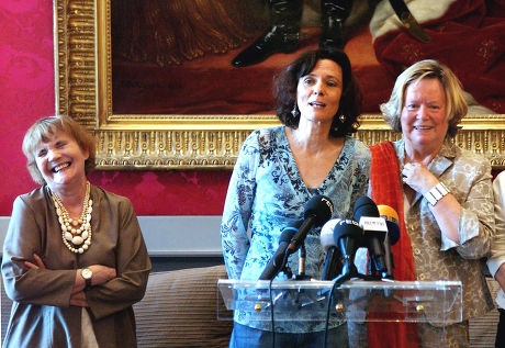 THE 'LIBERATION' JOURNALIST, FLORENCE AUBENAS BEING RECEIVED AT THE BELGIAN SENATE BY ANNE - MARIE LIZIN, PRESIDENT OF THE SENATE, BRUSSELS, BELGIUM - 25 JUN 2005