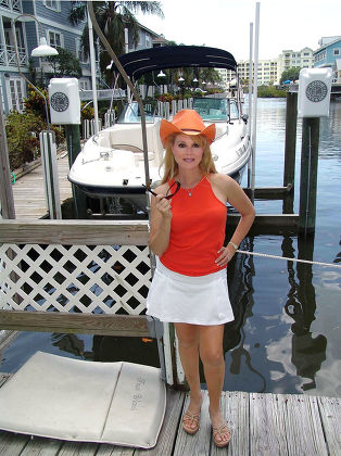 AUDREY AND JUDY LANDERS AT THEIR HOMES IN SARASOTA, FLORIDA, AMERICA - 2005