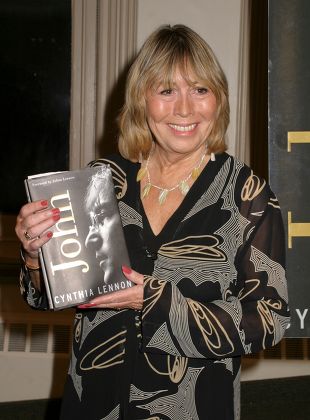 CYNTHIA LENNON BOOK SIGNING,  BARNES AND NOBLE, UNION SQUARE, NEW YORK, AMERICA - 04 OCT 2005
