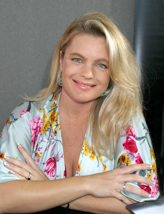Erika Eleniak Redaktionelles Stockfoto – Stockbild Shutterstock