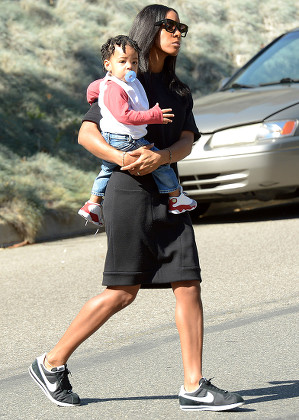 Kelly Rowland out and about in Los Angeles, America - 17 Jan 2012