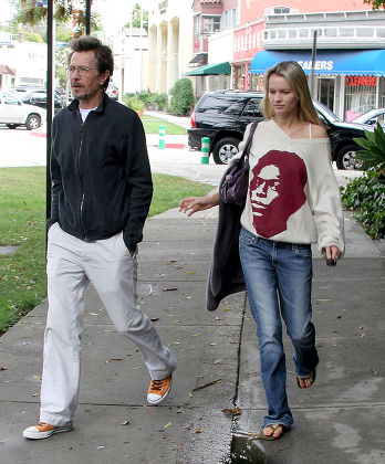 GARY OLDMAN AND GIRLFRIEND AILSA MARSHALL OUT AND ABOUT IN LOS ANGELES, AMERICA - 18 OCT 2005