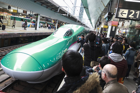 People Take Pictures Hayabusa Shinkansen Bullet Editorial Stock Photo ...