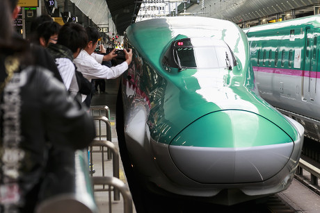 People Take Pictures Hayabusa Shinkansen Bullet Editorial Stock Photo ...