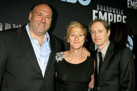 James Gandolfini Edie Falco Steve Buscemi Foto de stock de