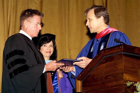 CALVIN KLEIN RECEIVING HONORARY DEGREE FROM 'FIT', NEW YORK, AMERICA - 23 MAY 2003