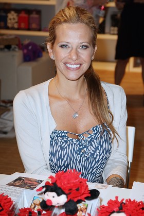 Dina Manzo At The New York Gift Show, New York, America - 14 Aug 2011