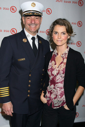 Keri Russell teaching schoolchildren holiday safety at FDNY Fire Zone in New York, America - 03 Dec 2008